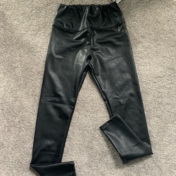 Vegan Leather leggings - Picture 1 of 1